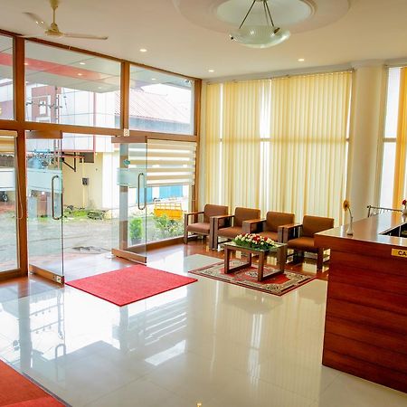 Отель Lals Residency Adur Экстерьер фото