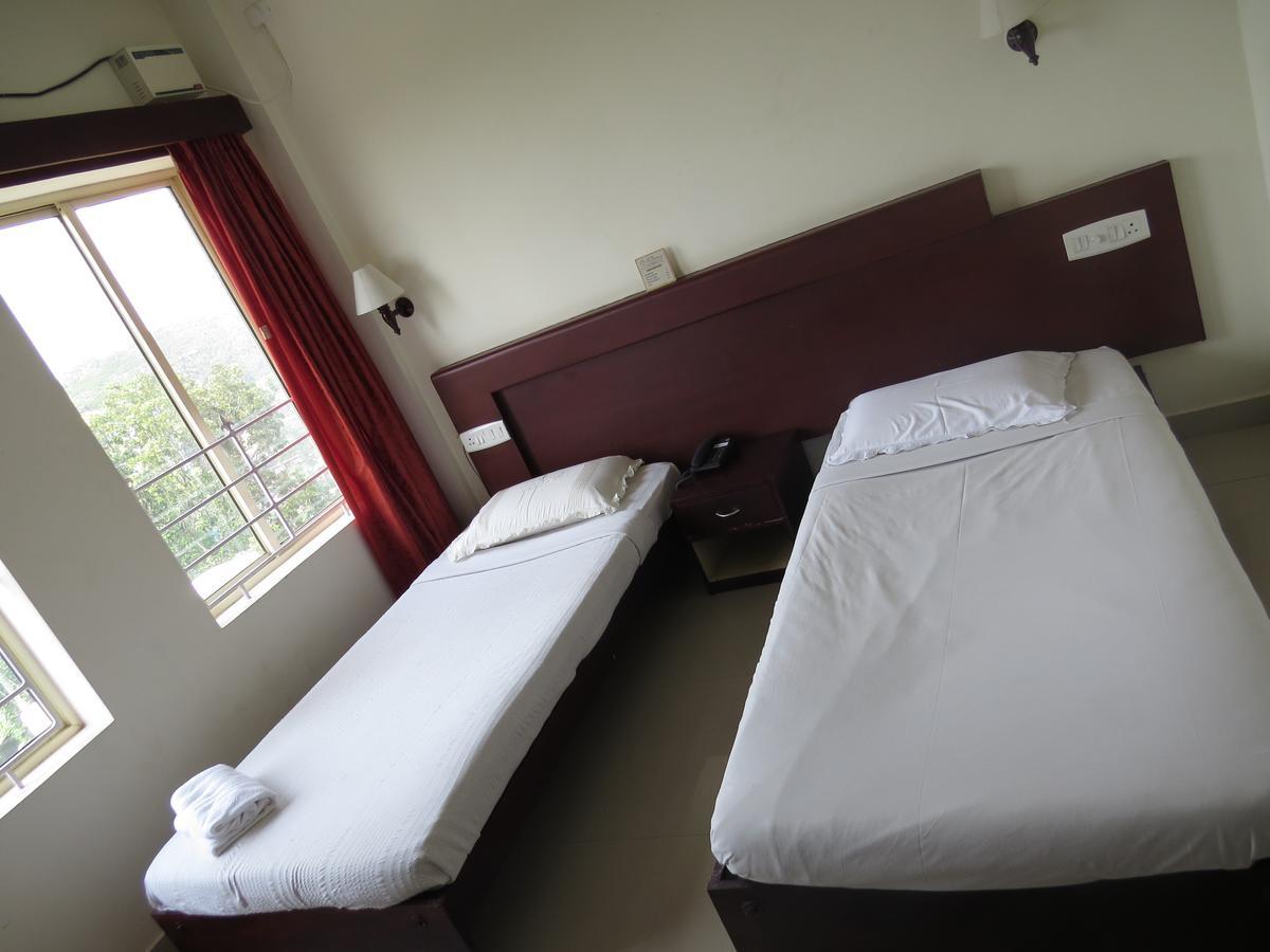 Отель Lals Residency Adur Номер фото