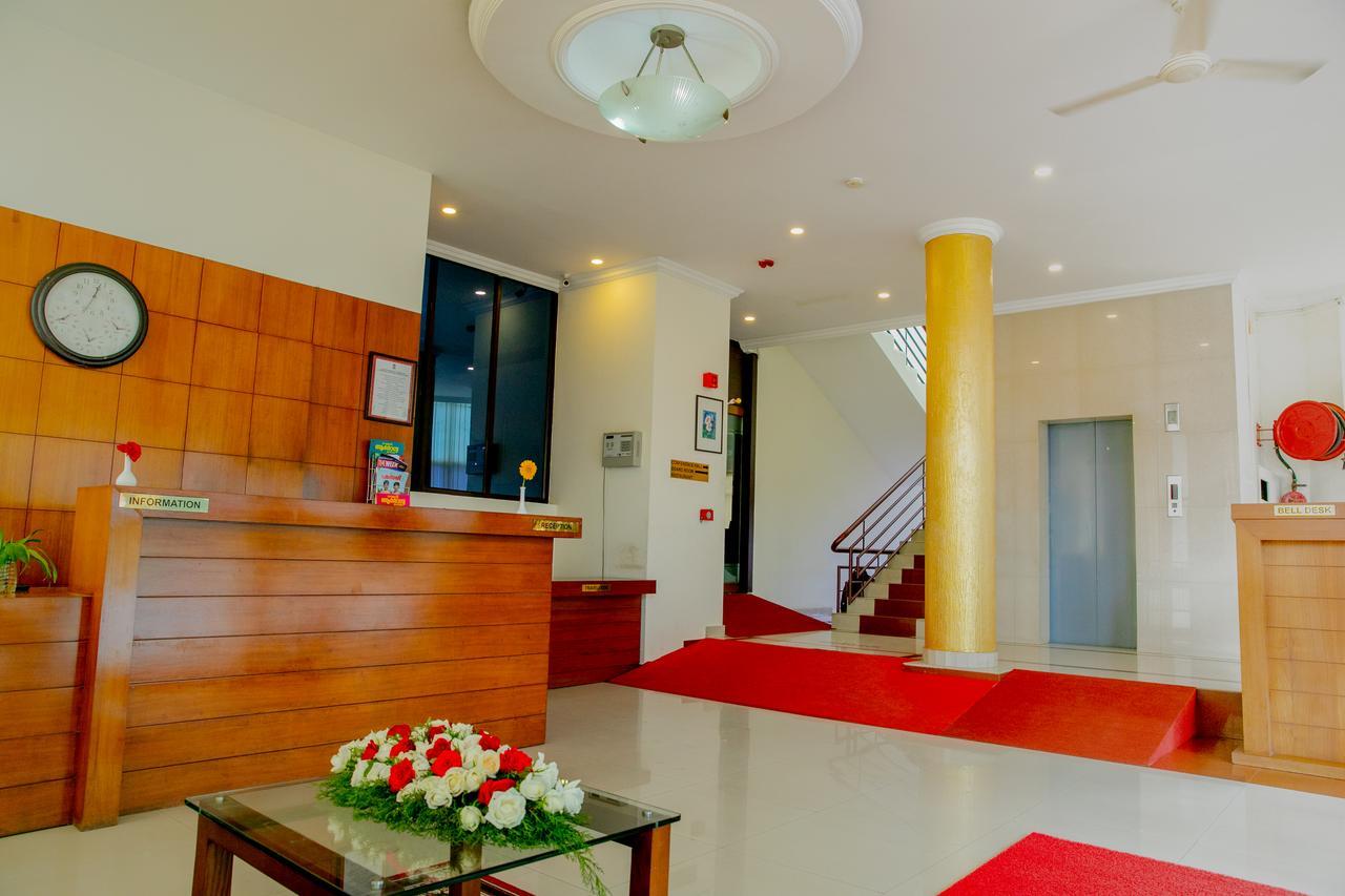 Отель Lals Residency Adur Экстерьер фото