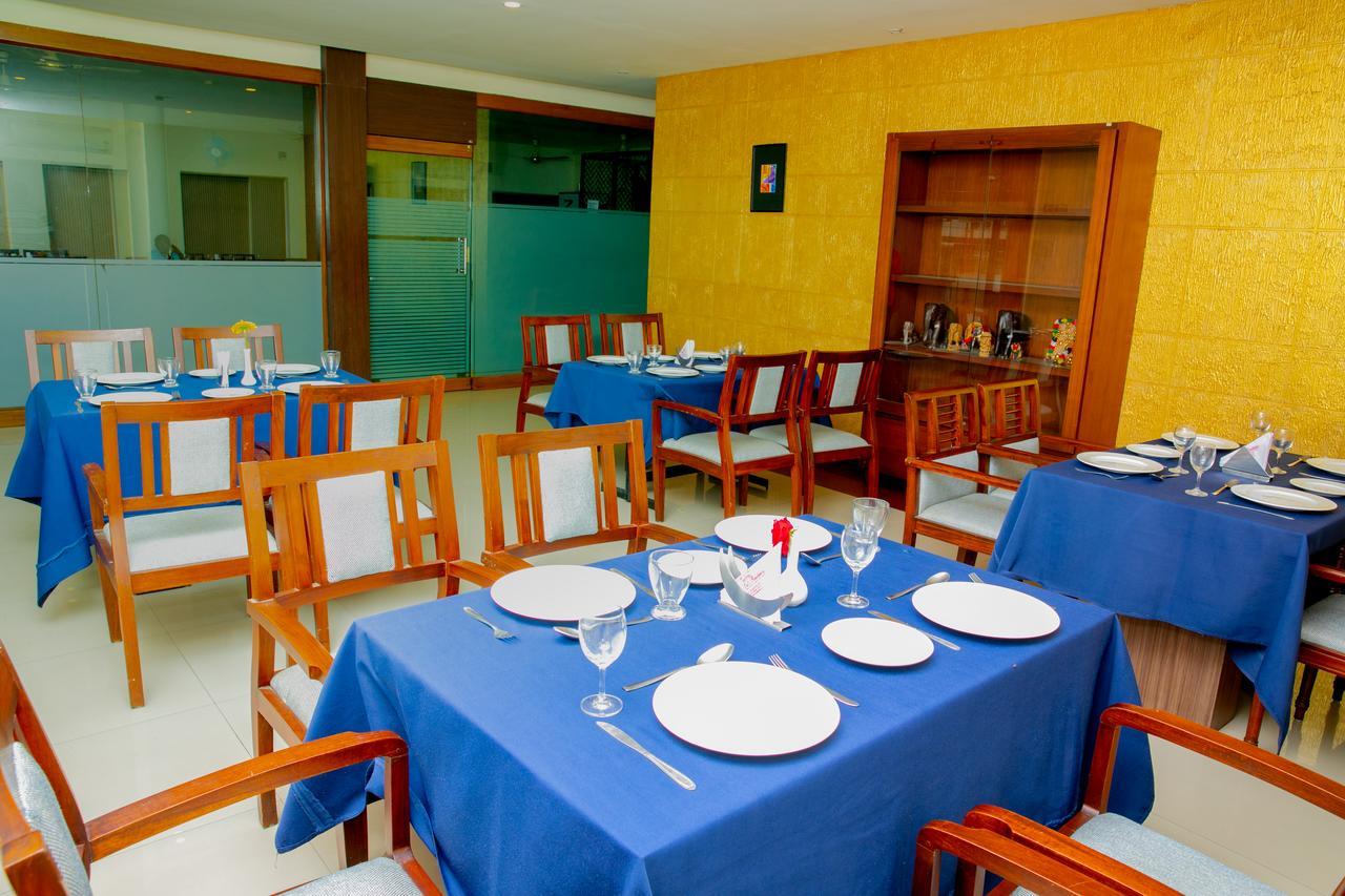 Отель Lals Residency Adur Экстерьер фото